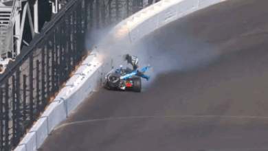 Piloto da Indy bate em treino e sai de maca