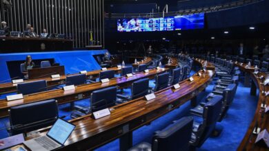 Senadores criticam aumento de deputados e pedem mudança no texto da PEC