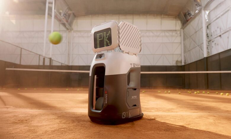 Máquina de tênis AI simula treinos com lendas do esporte