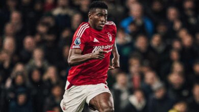 Atacante do Nottingham Forest em coma após lesão em jogo