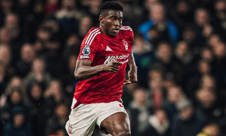 Atacante do Nottingham Forest em coma após lesão em jogo