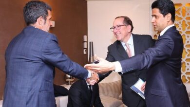 John Textor vai a jogo do PSG e sela paz com rival após clássico