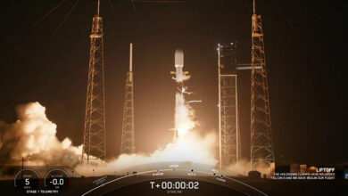 SpaceX lança 28 satélites Starlink em órbita da Terra
