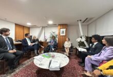 Gleisi recebe grupo que defende arquivamento de PL no Congresso