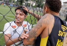 Neymar é ovacionado em partida do sub-20 após gol