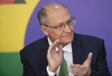 Alckmin visita feira do MST e dialoga sobre governo