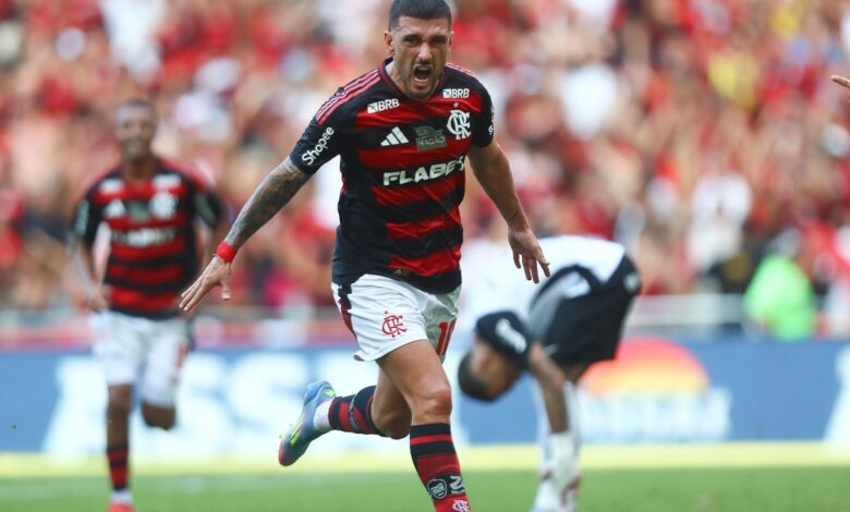 Arrascaeta marca e se aproxima de recorde no Brasileirão