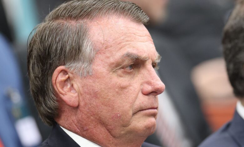 Bolsonaro desafia governo e diz não deixar o Brasil