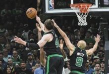 Celtics vencem Knicks com show de Derrick White e forçam Jogo 6