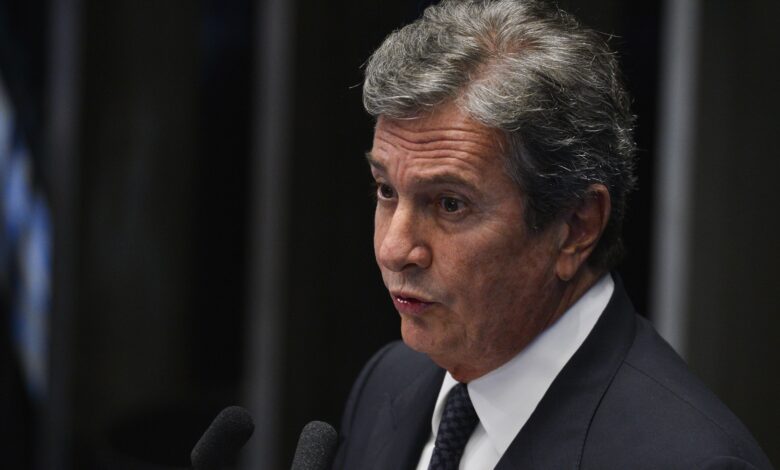Moraes suspende passaporte diplomático de Collor no governo