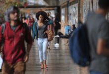 Iniciativa oferece bolsas para ensino superior a alunos negros