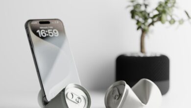 Design sustentável: suporte 3D para celular com lata de refrigeranteDesign sustentável: suporte 3D para celular feito com lata de refrigerante
