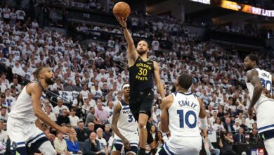 Stephen Curry sofre lesão e preocupa Warriors nos playoffs NBA