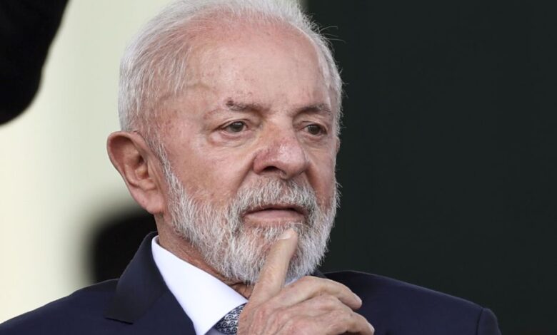 Lula reúne ministros para discutir ressarcimento a aposentados no governo