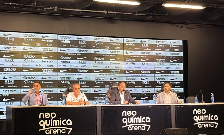 Corinthians apresenta novos diretores de finanças e marketing