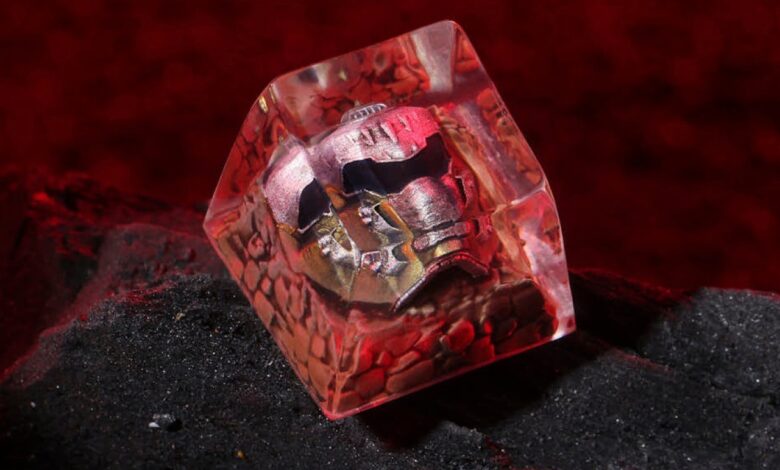 DOOM lança keycaps que transformam seu teclado em arte metalizada