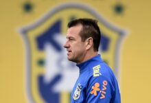 Dunga cita Argentina para evitar derrota na escolha do técnico