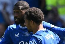 Everton vence e se despede de estádio após 133 anos