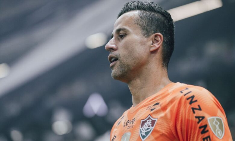 Fluminense busca renovar contrato com Fábio após vitória