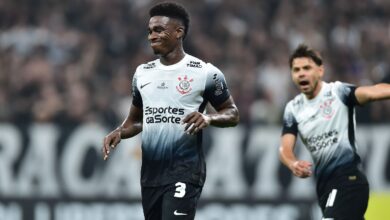Corinthians perde Félix Torres e avalia negociação em derrota interna