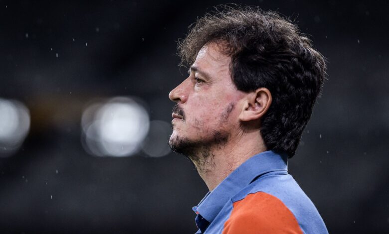 Vasco dá ultimato a Fernando Diniz e busca vitória no retorno