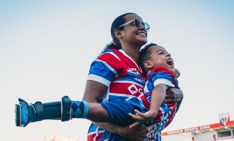 Fortaleza realiza sonho de mãe atípica em dia de vitória