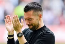 Ajax sofre derrota e técnico pede demissão em lágrimas