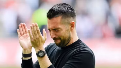 Ajax sofre derrota e técnico pede demissão em lágrimas