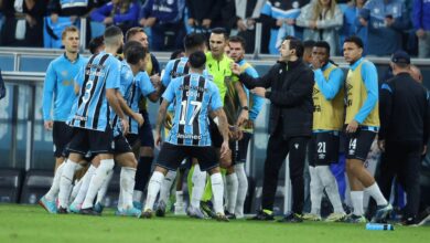 Grêmio protesta contra arbitragem em busca de título na CBF