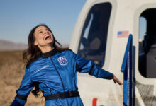 NASA celebra a 100ª mulher no espaço com voo da Blue Origin