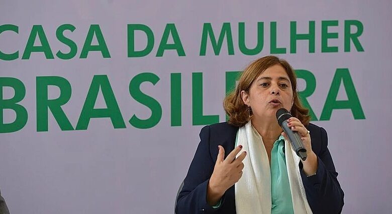 Lula demite Cida Gonçalves no governo após crise interna