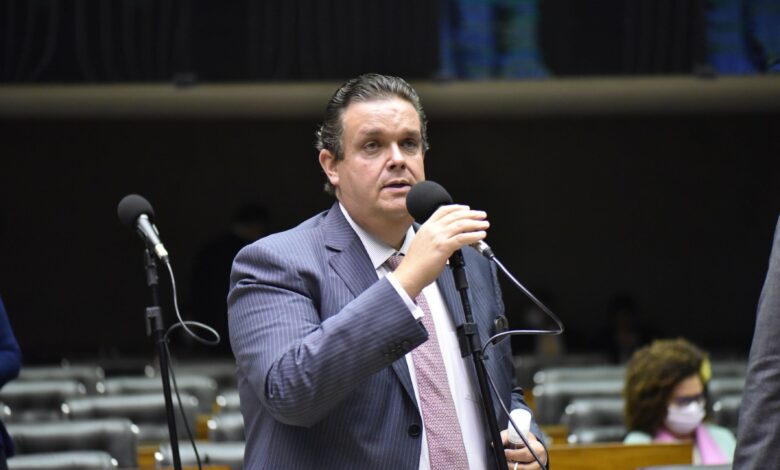Senado aprova convite para ministro explicar fraudes no INSS