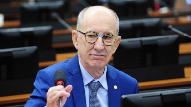 Rui Falcão articula retorno ao comando do PT para eleição