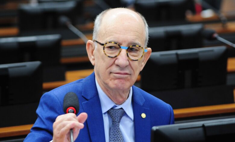 Rui Falcão articula retorno ao comando do PT para eleição