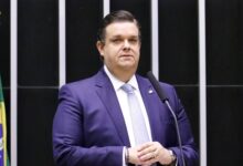 Ministro afirma que governo não discutiu ressarcimento com Lula