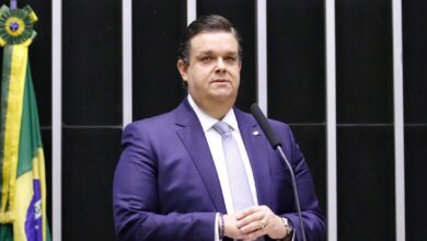Ministro afirma que governo não discutiu ressarcimento com Lula