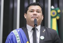 Hugo suspende mandato de Gilvan na Federal após ofensa a Gleisi