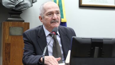 Moraes ameaça prender Aldo Rebelo em conflito no STF
