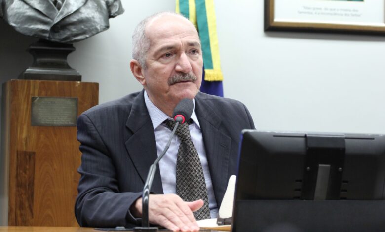 Moraes ameaça prender Aldo Rebelo em conflito no STF