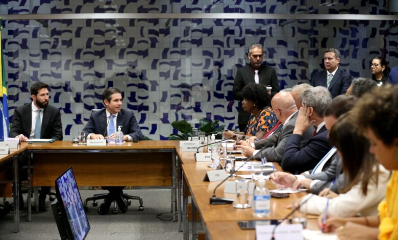 Hugo Motta tenta ampliar vagas na Câmara e afeta governo