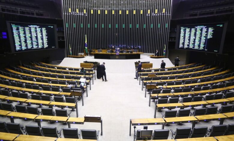 Câmara instala comissão especial sobre isenção do IR no Congresso