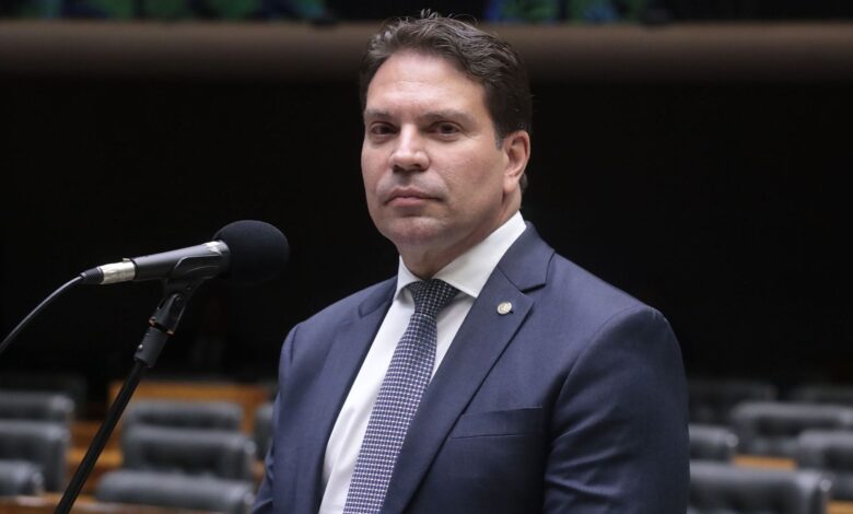 Câmara informa STF sobre suspensão de ação contra Ramagem