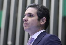 Hugo reconhece fila no INSS e evita compromisso com CPI