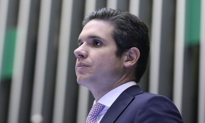 Hugo reconhece fila no INSS e evita compromisso com CPI
