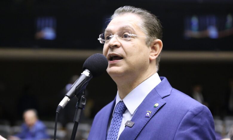 Líder do PL propõe CPI do abuso e PEC contra STF no Congresso