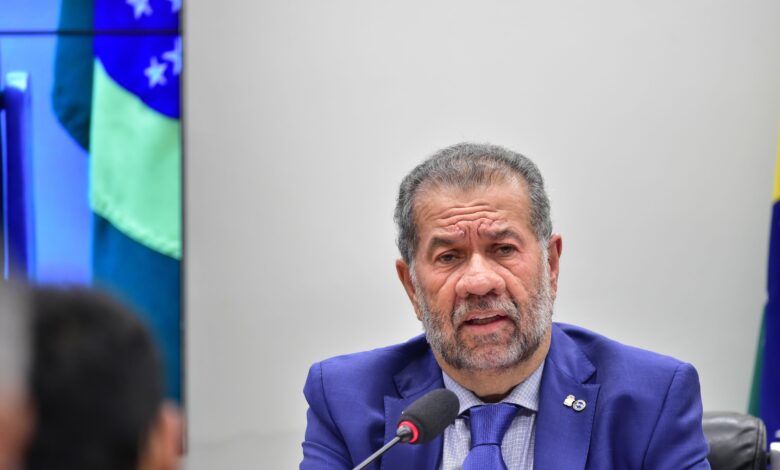 Bancada do PDT na Câmara deixa base do governo após saída de Lupi