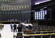 Câmara adia urgência de projeto que afeta número de deputados