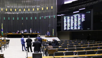 Câmara adia urgência de projeto que afeta número de deputados