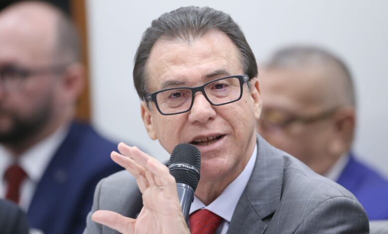 Ministro sugere Congresso reduzir jornada sem fim da 6x1