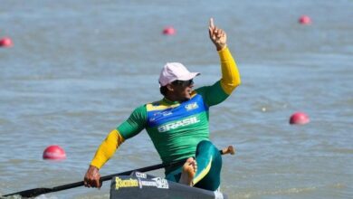 Isaquias Queiroz conquista ouro e título na Copa do Mundo de canoagem